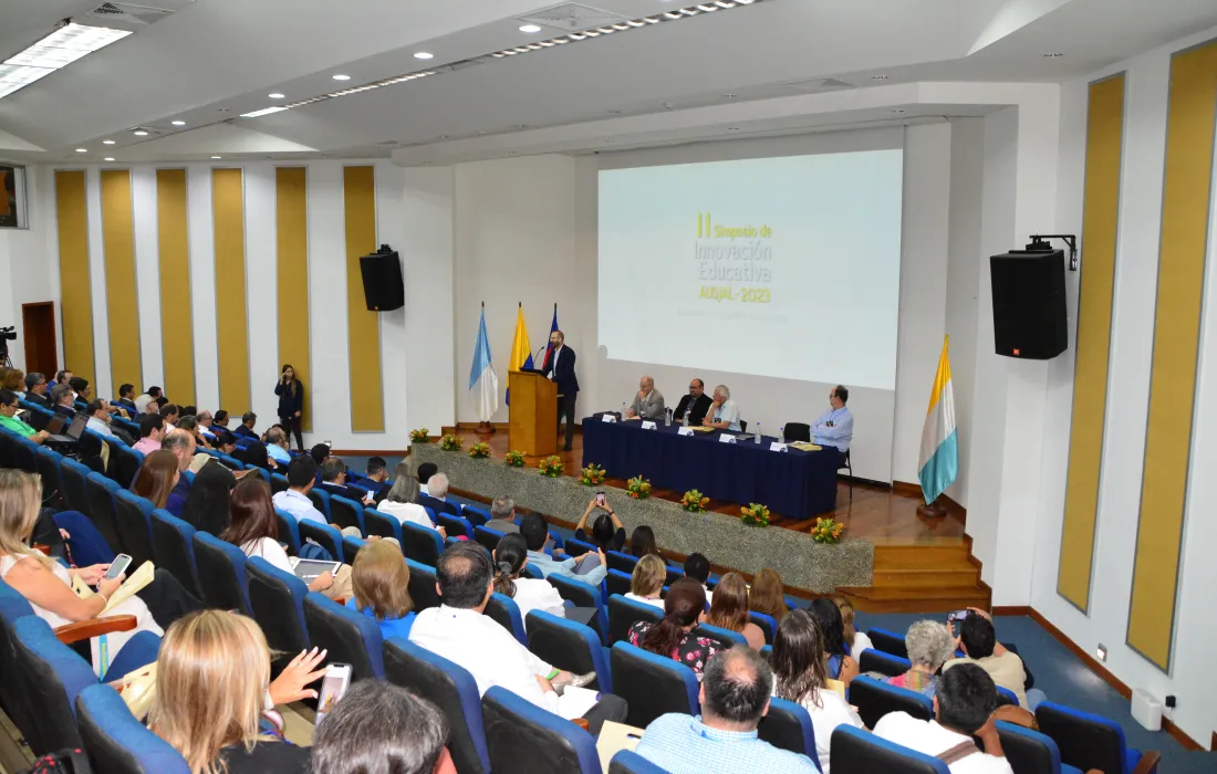 II Simposio de Innovación Educativa AUSJAL 2023 desarrollado en el Auditorio Almendros de la Javeriana Cali