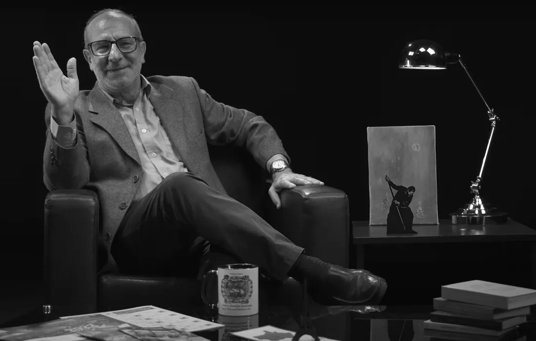 Luis Felipe Gómez Restrepo, S.J., a blanco y negro, sentado mientras habla sobre su vida en Ethos. Luis Felipe Gómez Restrepo, S.J., a blanco y negro, sentado mientras habla sobre su vida en Ethos.