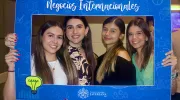 Cerca de 60 egresados de nuestro programa de Negocios Internacionales se reencontraron, la pasada noche del 28 de noviembre, en el Hotel Intercontinental de Cali para compartir el impacto de la carrera en el entorno y su rol dentro del futuro del programa académico.