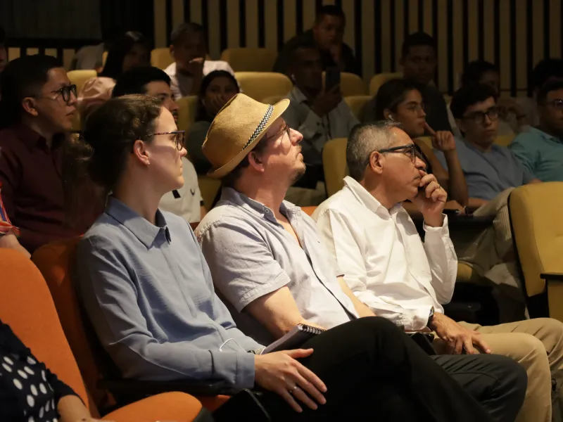 Construyendo puentes hacia la paz: Embajadores de los Países Bajos y líderes de la región se reúnen en la Javeriana Cali Construyendo puentes hacia la paz: Embajadores de los Países Bajos y líderes de la región se reúnen en la Javeriana Cali