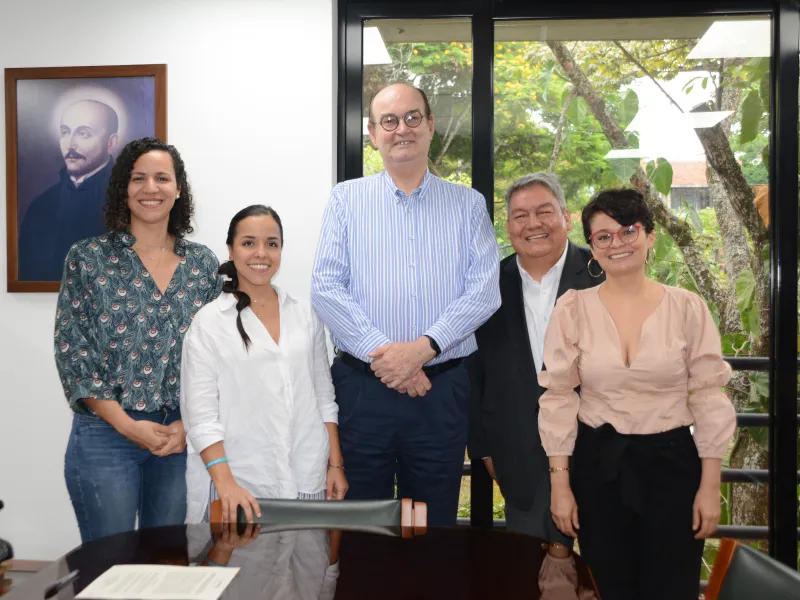 Construyendo puentes hacia la paz: Embajadores de los Países Bajos y líderes de la región se reúnen en la Javeriana Cali Construyendo puentes hacia la paz: Embajadores de los Países Bajos y líderes de la región se reúnen en la Javeriana Cali