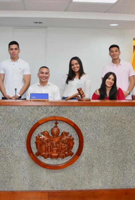 Carrera de Derecho recibió la REacreditación de Alta Calidad