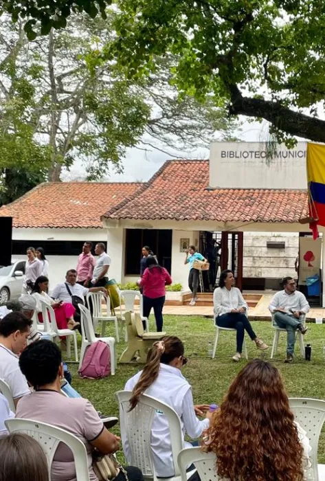 "Uniendo voces construimos país"